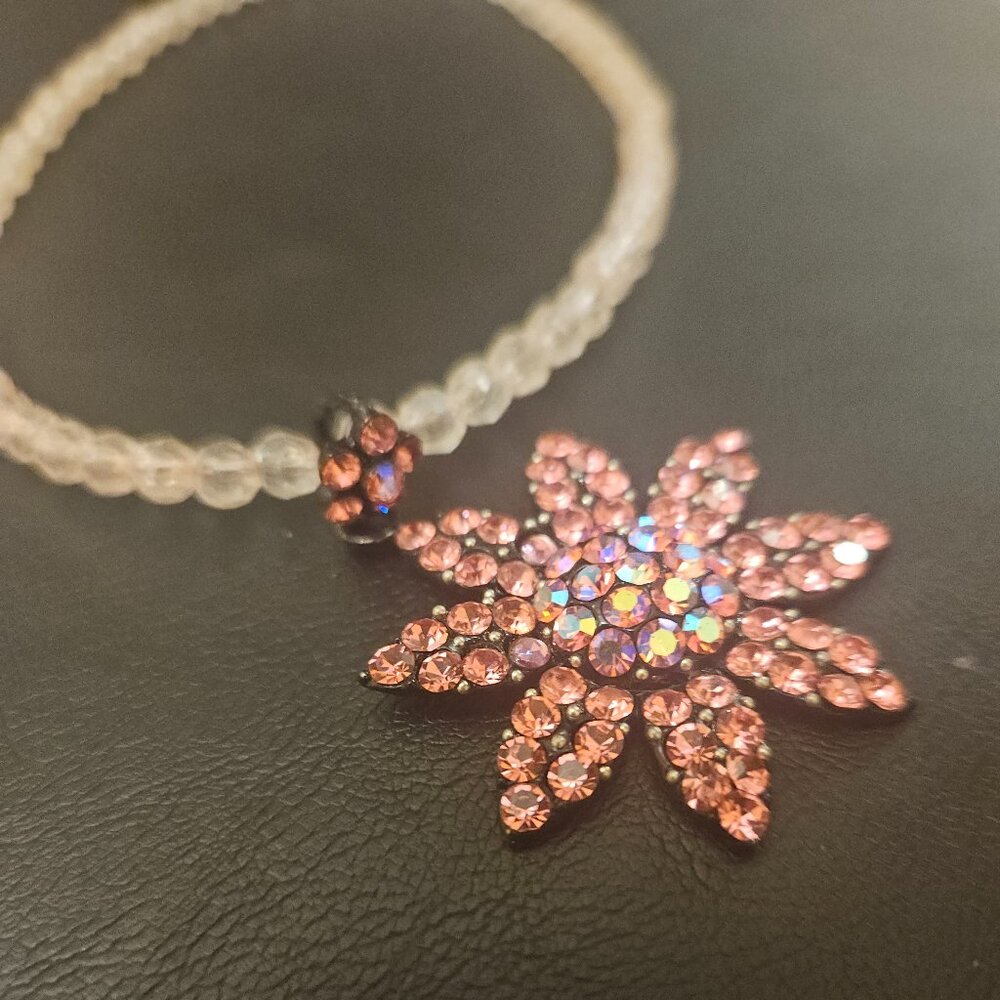 RHINESTONE PINK FLOWER NECKLACE - Picture 3 of 4